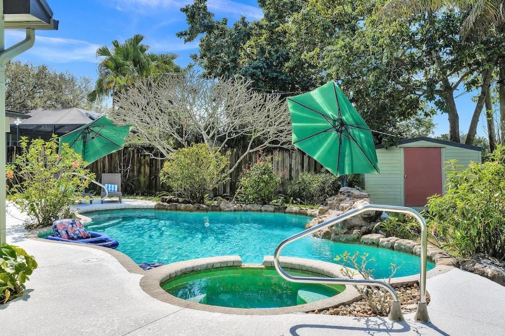Pool Heat I Firepit And Bbq I 75"Tv I Foosball I 581Mbps Cooper City Экстерьер фото