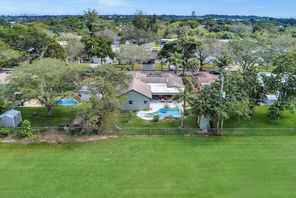 Pool Heat I Firepit And Bbq I 75"Tv I Foosball I 581Mbps Cooper City Экстерьер фото
